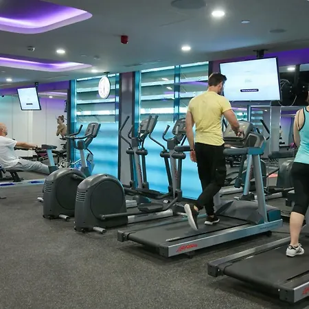 Yotel Airport, Entrance Hotel 3*