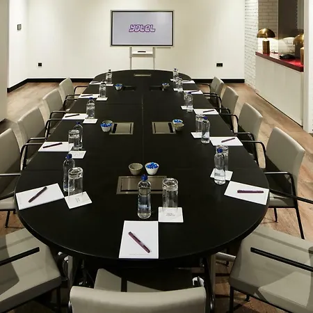 Hotel Yotel Airport, Entrance Estambul