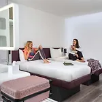 Hotel Yotel Airport, Entrance Provincia di Istanbul