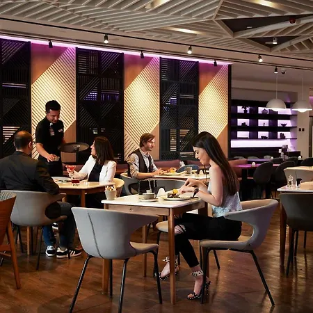 Yotel Airport, Entrance 3*