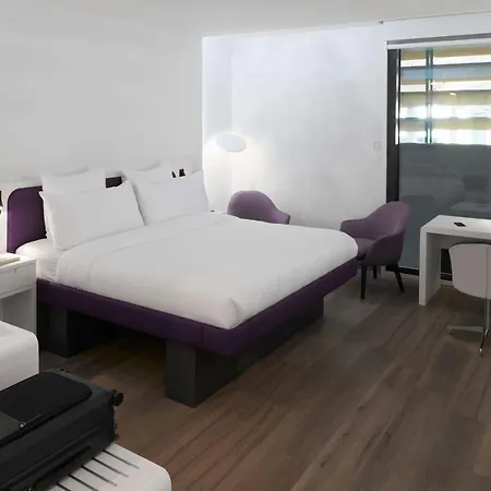 Hotell Yotel Airport, Entrance