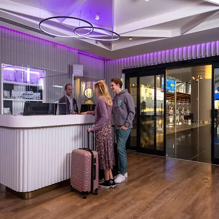Hotell Yotel Airport, Entrance 2*