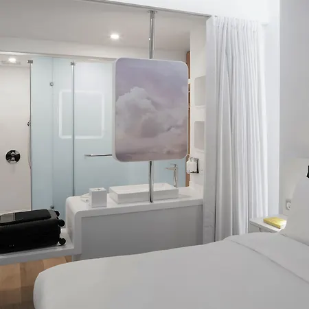 Hotell Yotel Airport, Entrance