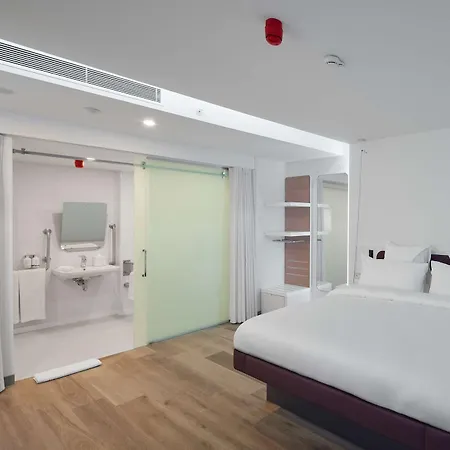 Yotel Airport, Entrance 3*