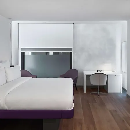 Hotell Yotel Airport, Entrance