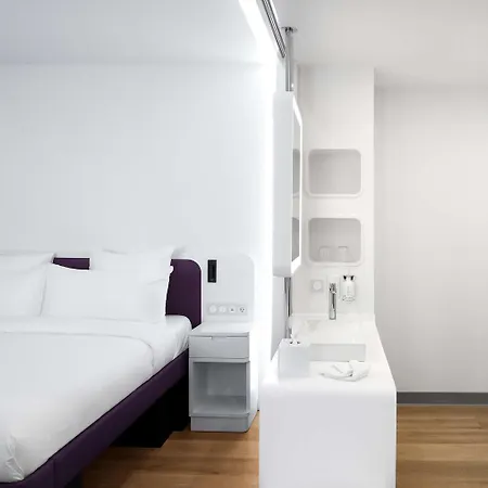 Hotell Yotel Airport, Entrance