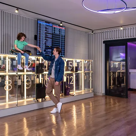 Yotel Airport, Entrance 3*