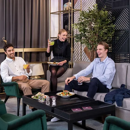 Yotel Airport, Entrance Hotel 3*