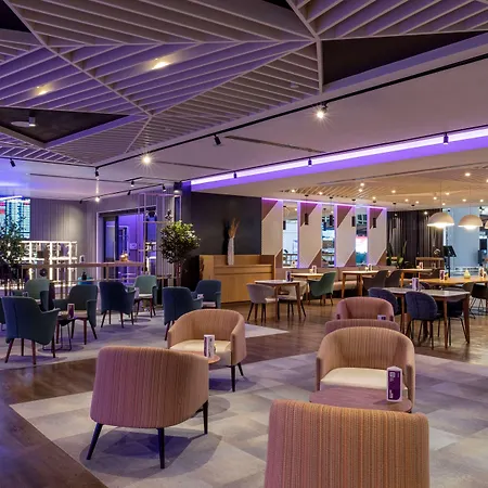 Yotel Airport, Entrance 3*