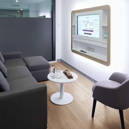 Yotel Airport, Entrance Hotel