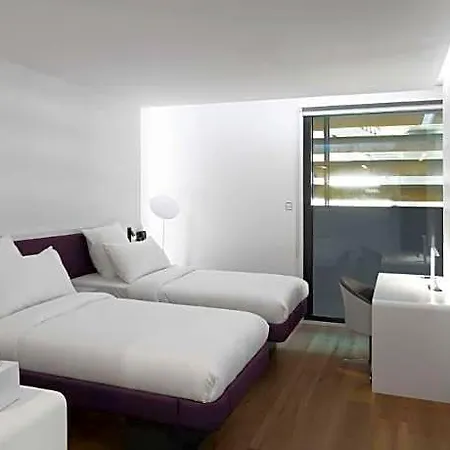Yotel Airport, Entrance 3*