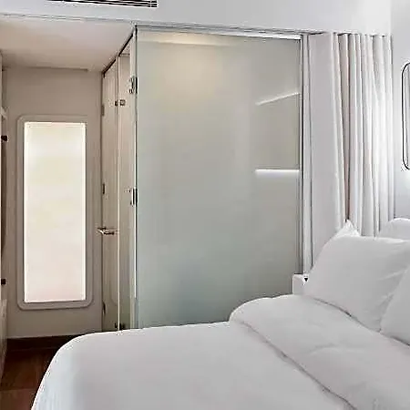 Ξενοδοχείο Yotel Airport, Entrance