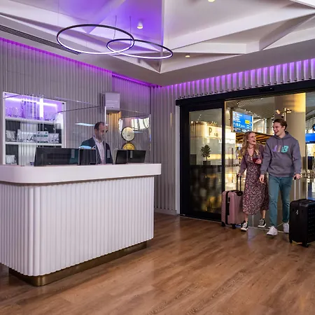 Yotel Airport, Entrance Hotel 3*