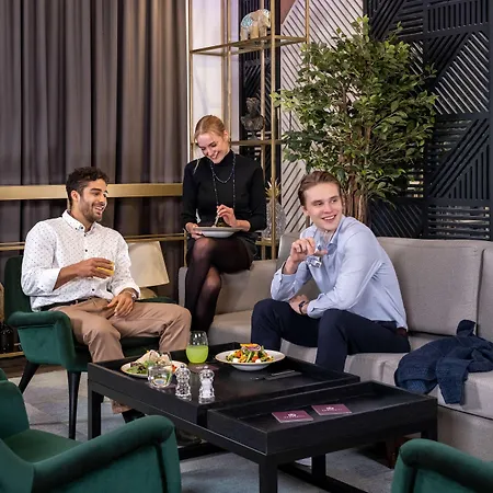 Yotel Airport, Entrance Hotel 3*