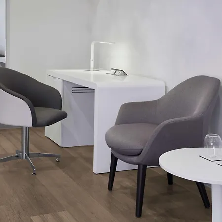 Yotel Airport, Entrance Hotel 3*