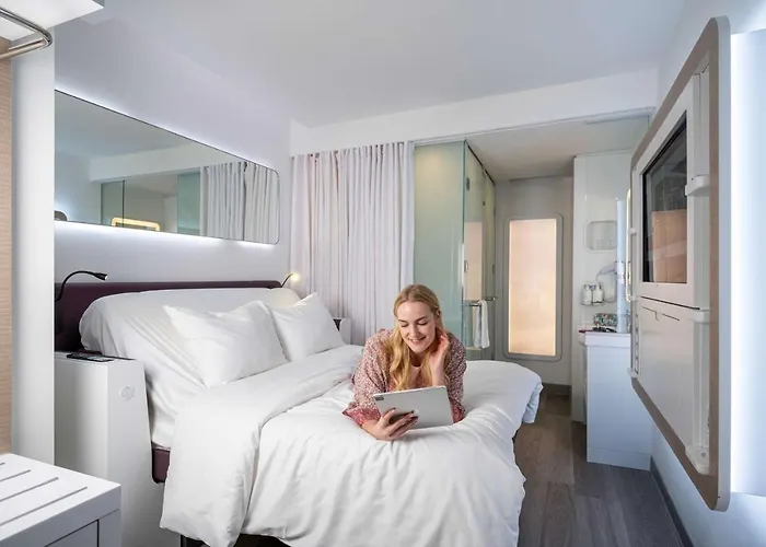 Szálloda Yotel Airport, Entrance