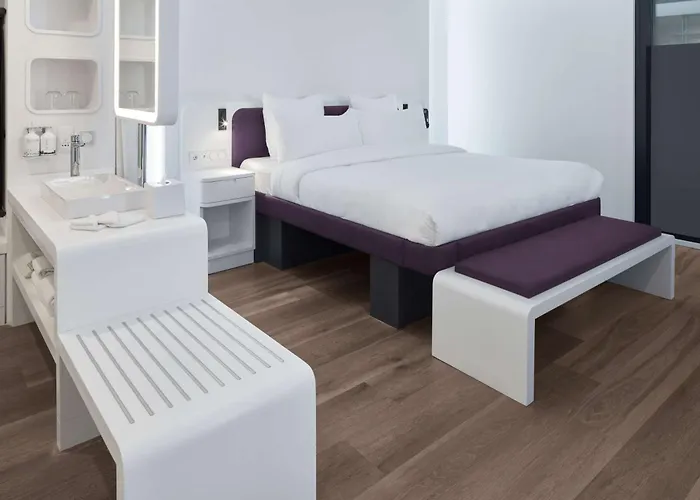 Yotel Airport, Entrance 3*