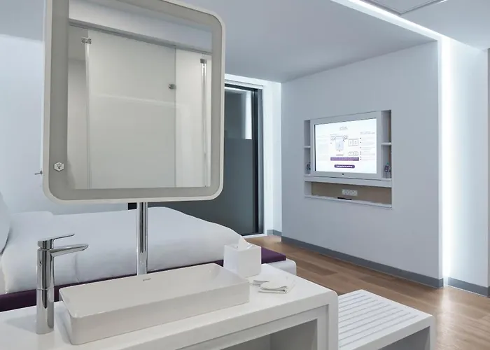 Yotel Airport, Entrance Szálloda 3*