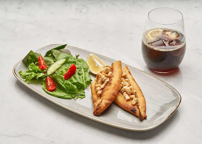 Yotel Airport, Entrance