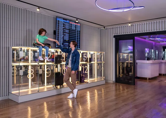 Yotel Airport, Entrance 3*