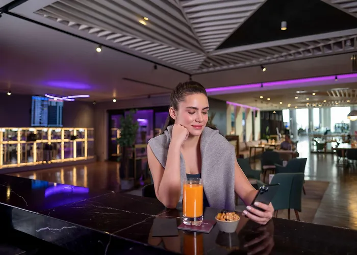 Yotel Airport, Entrance 3*