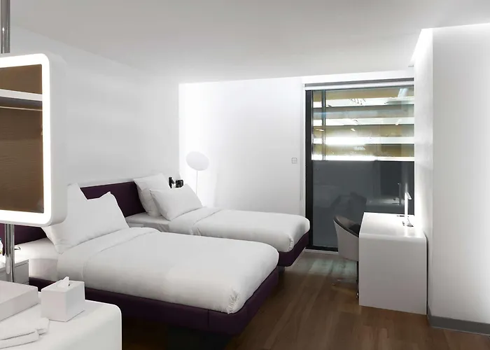 Yotel Airport, Entrance 3*