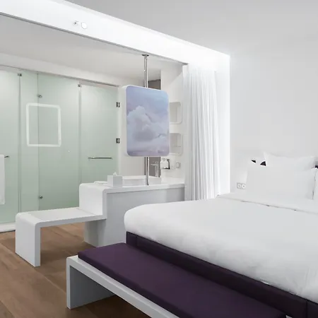 Yotel Airport, Entrance Hotel 3*