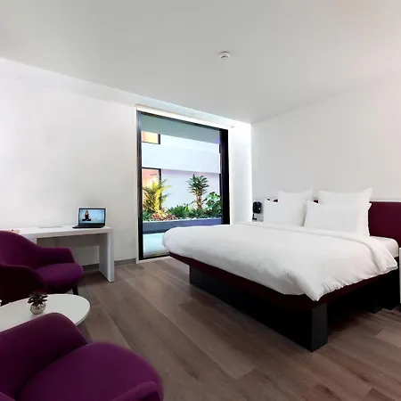 Yotel Airport, Entrance Hotel 3*
