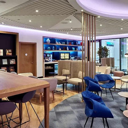 Yotel Airport, Entrance 3*