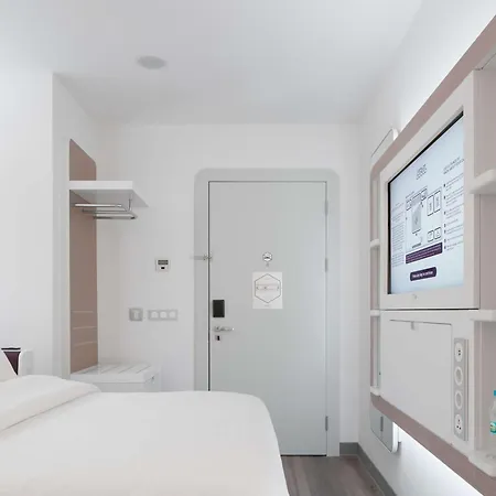 Yotel Airport, Entrance Estambul