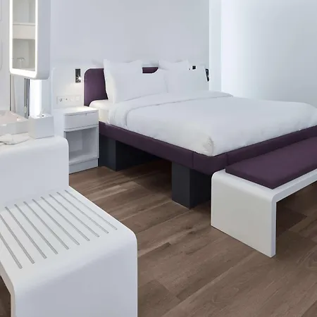 Yotel Airport, Entrance Hotel 3*