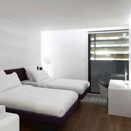 Yotel Airport, Entrance 3*