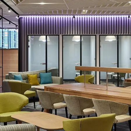 Hotel Yotel Airport, Entrance 3*