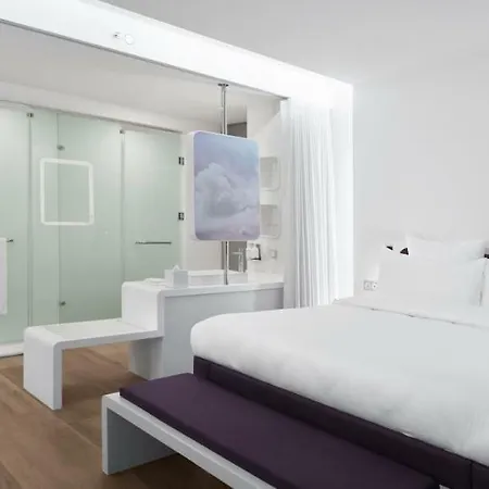 Yotel Airport, Entrance Hotel 3*